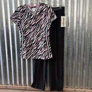 Women’s Scrub Set-Print Top-Black Scrub Pants-XS/XS TALL Length Pants